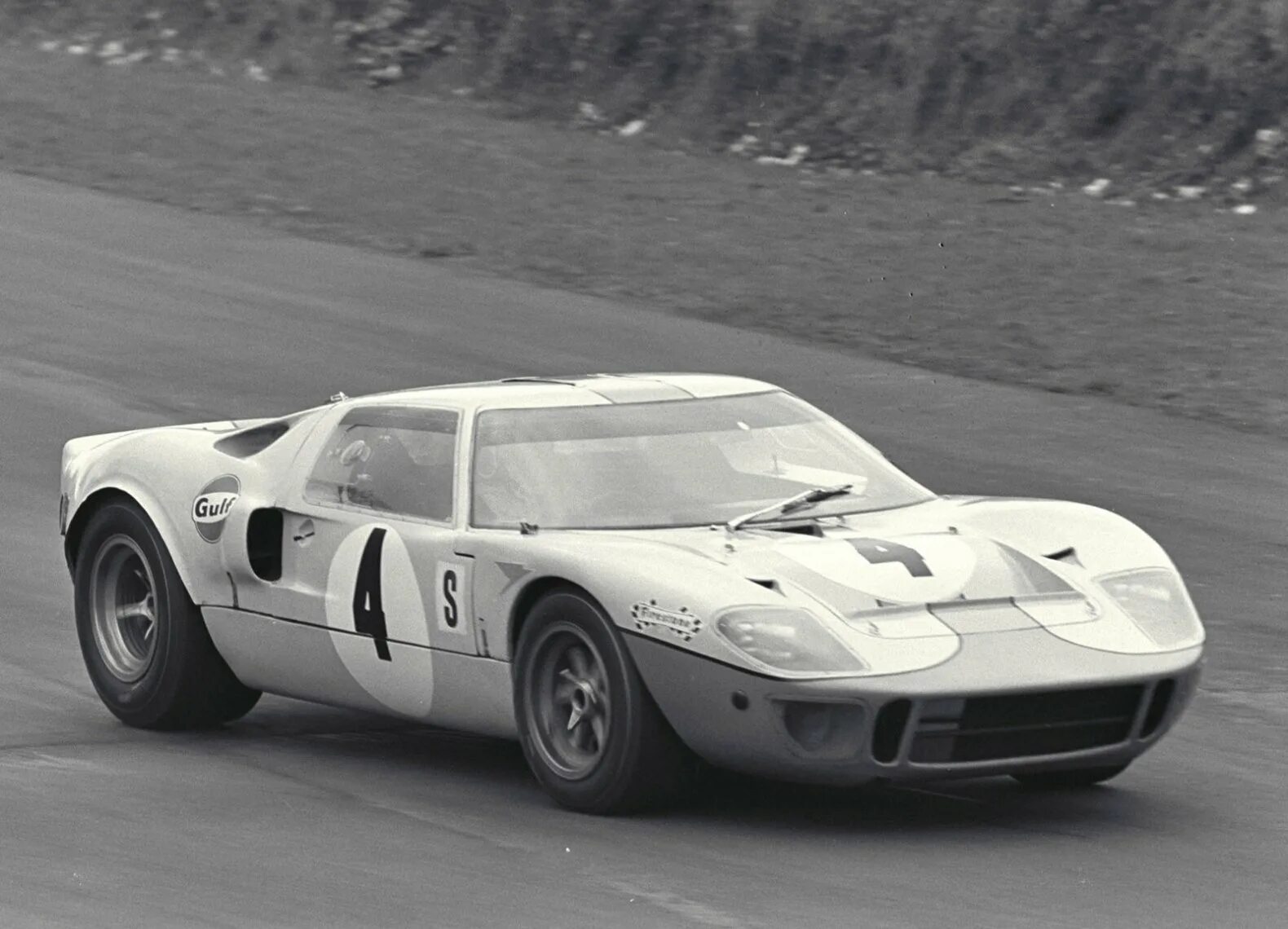 Ford gt 1965. Форд gt40 самый 1. Форд гт 80. Ferrari f40 vs ford gt40. Ford gt40 mk2.