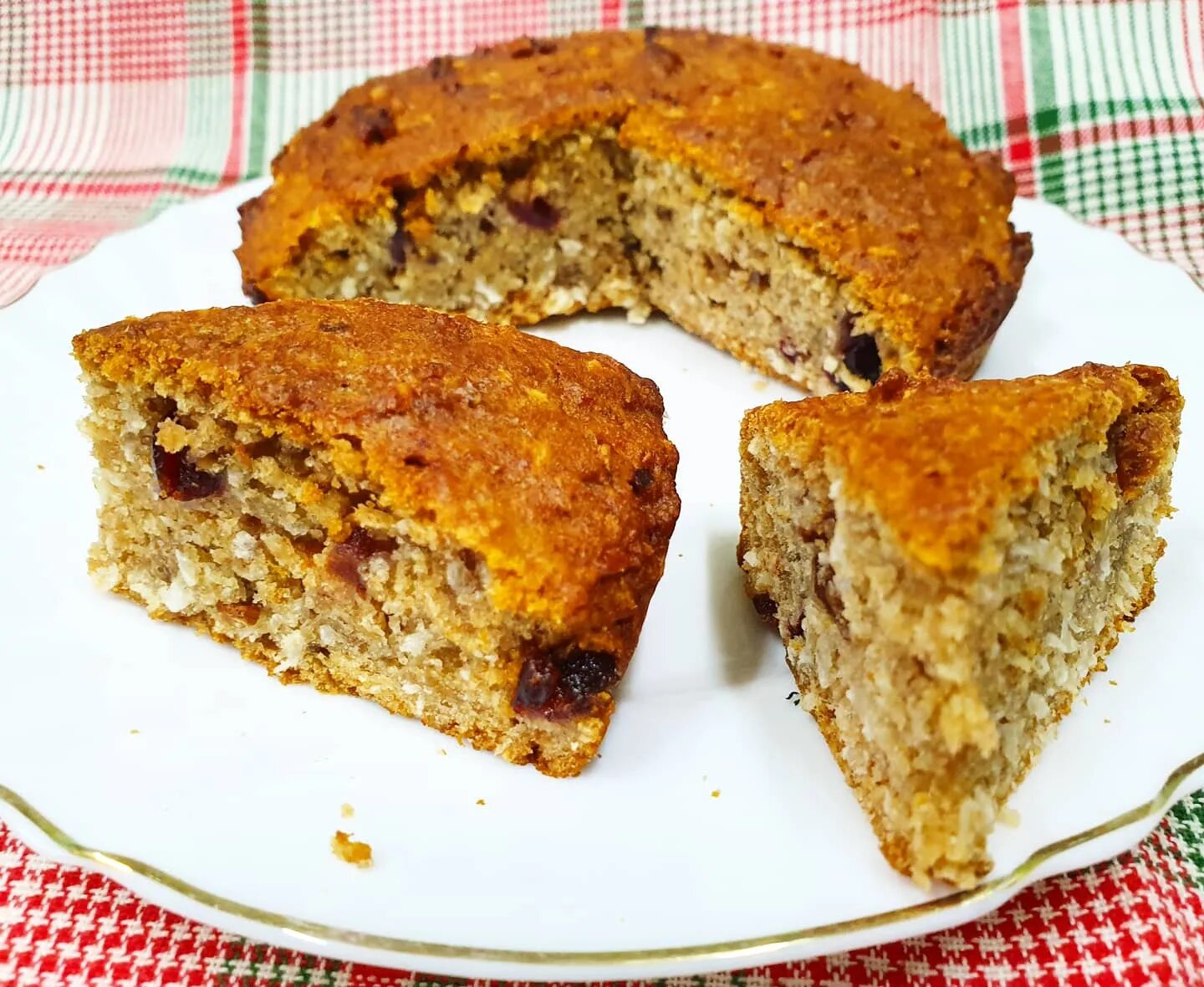 Dry cake. Коврижка яблочная. Печенье коврижка. Медовая коврижка с яблоками. Коврижка старинная.