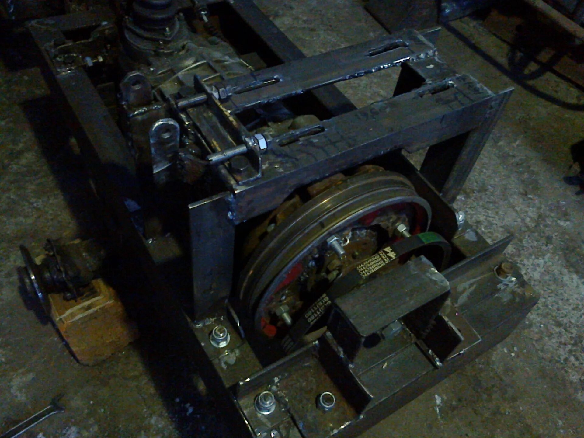 Сцепление ваз на минитрактор. Самодельное сцепление. Трактор переломка 4х4 самоделка змз 402. Мини трактор ременный узел сцепления двигатель лифан. Сцепление для минитрактора коробка газ 52.