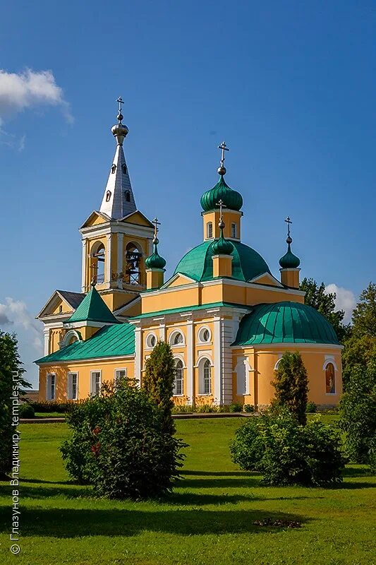 Церкви ленинградской области фото. Оятский монастырь. Оять Ленинградская область монастырь. Введено-Оятский монастырь Ленинградская область. Вятский монастырь Ленинградская область.