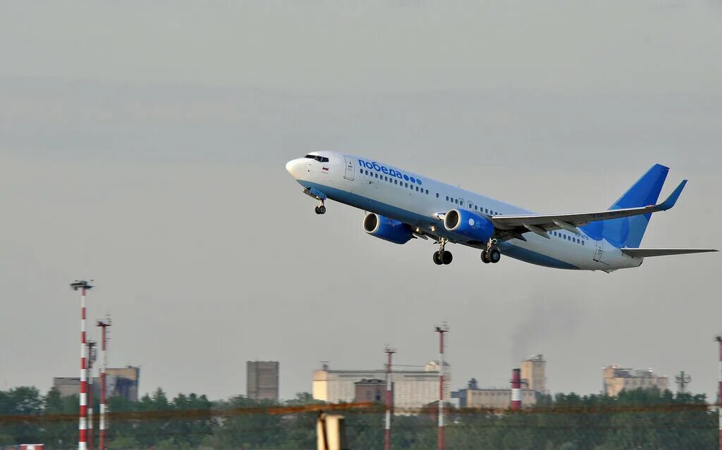 Самолет омск сочи. Омск сочи самолет. Самолет уфа. Самолет омск сочи. Самолёт азимут 89093.