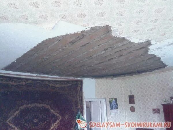 Потолок на глине. Потолок в саманном доме. Потолок из глины. Глину на потолок. Глиняный потолок.
