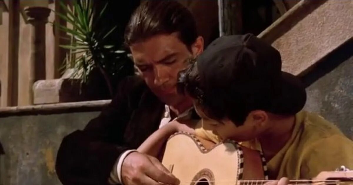 Отчаянный гитара. Отчаянный (desperado) 1995. десперадо фильм 1995. отчаянный фильм 1995. отчаянный 1995 мальчик.