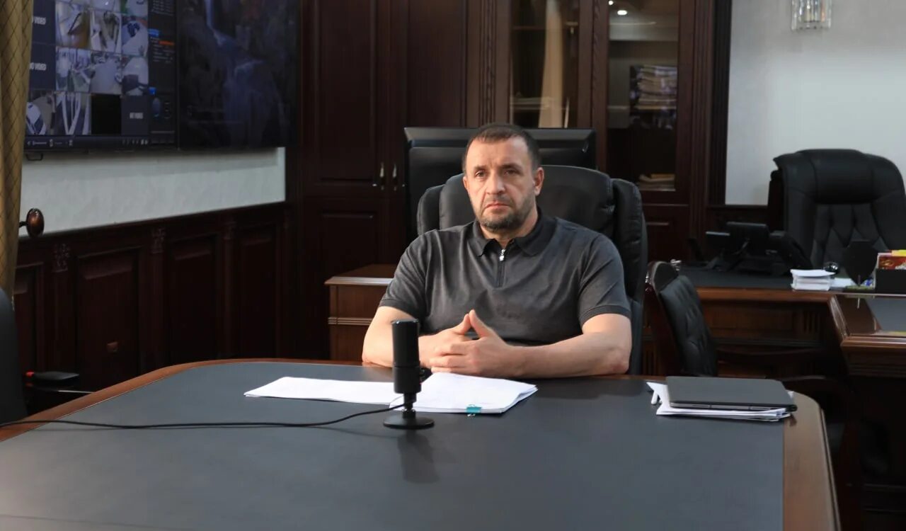 Глава хасавюрта. Мэр хасавюрта 2025. глава республики дагестан. амиров глава дагестана.
