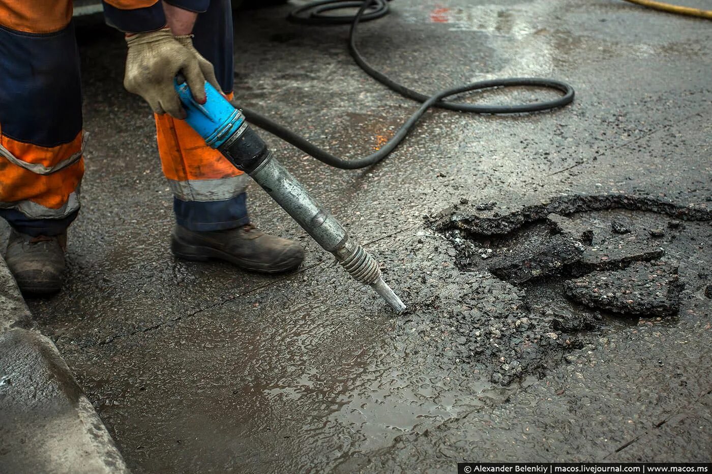 Демонтаж асфальта. Снять асфальт. Демонтаж асфальтобетона. Вскрытие асфальта. Демонтаж асфальта.