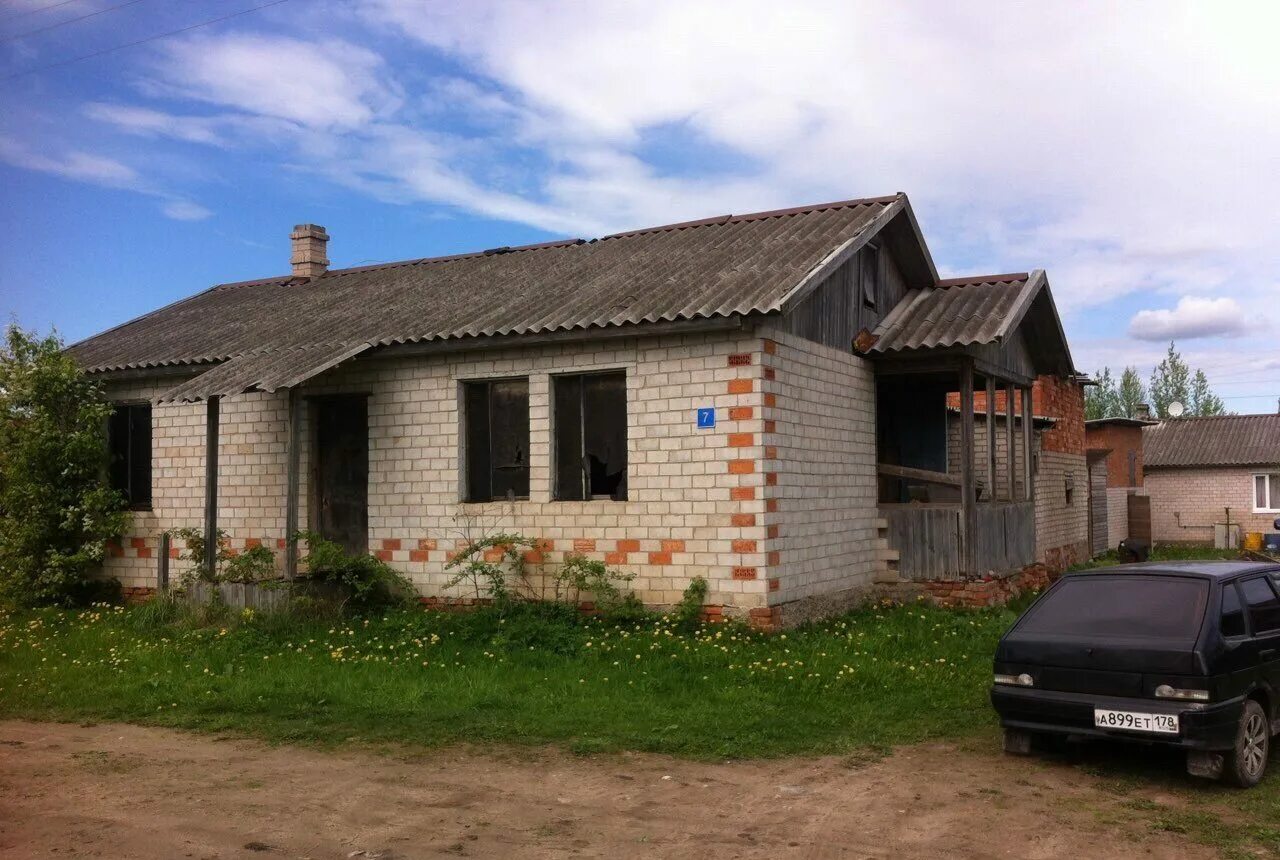 Деревня Мелковичи Батецкий район. Новгородская область, Батецкий р-н, д. Мелковичи. Батецкий поселок. Кирпичный дом в Новгородской области. Авито в новгород частные объявления