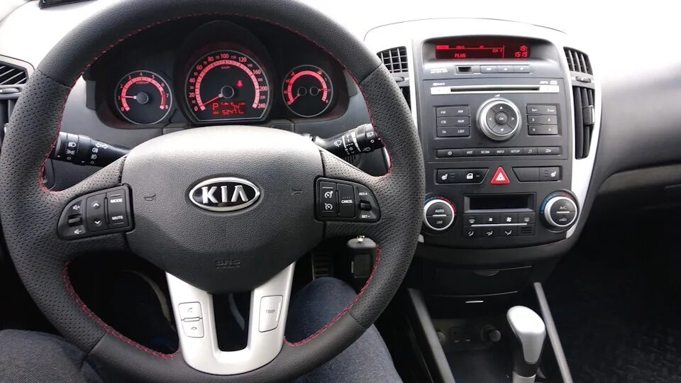 Киа сид своими руками. Kia Ceed ed 2011 салон. Kia Ceed 1 салон. Kia Ceed 2011 салон. Руль Kia Ceed FL.