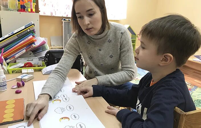 Логопед моторная алалия. Сенсомоторная коррекция детей с нарушениями речи. алалия занятия. занятия с детьми с сенсомоторной алалией. алалия занятия с ребенком.