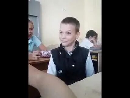 Показала в школе мальчикам