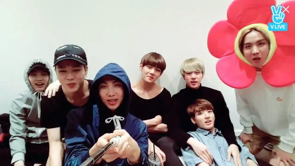 Vlive bts. БТС vlive. БТС ви лайв. V Live БТС. BTS V Live.