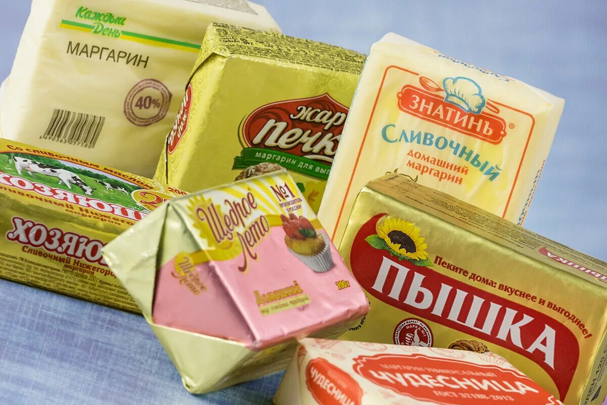 Маргарин растительный продукт. Маргарин. Масло сливочное. Маргарин Хозяюшка для выпечки. Маргарины и спреды.