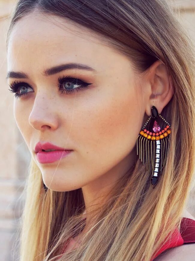 Yhwh обои на телефон. Песни базан. Kristina bazan с челкой. Песни базан. Песни базан.