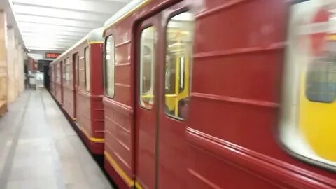 Красный поезд метро москва