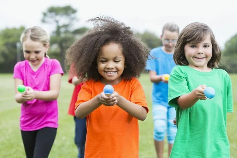 Bbc learn kids. Группа детей. Эстафеты для детей. Эстафеты для детей на улице. Что такое Race в коммуникации.