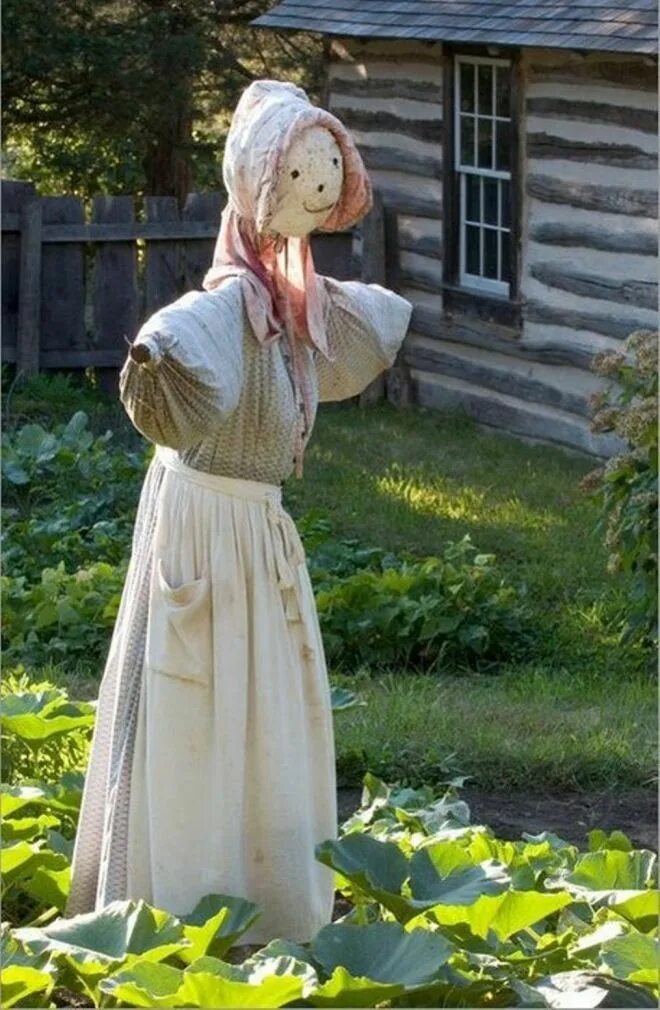 Сова селфи. Девушка с чучелом. Чучело девочка. Макияж пугало огородное. Чучело в поле.