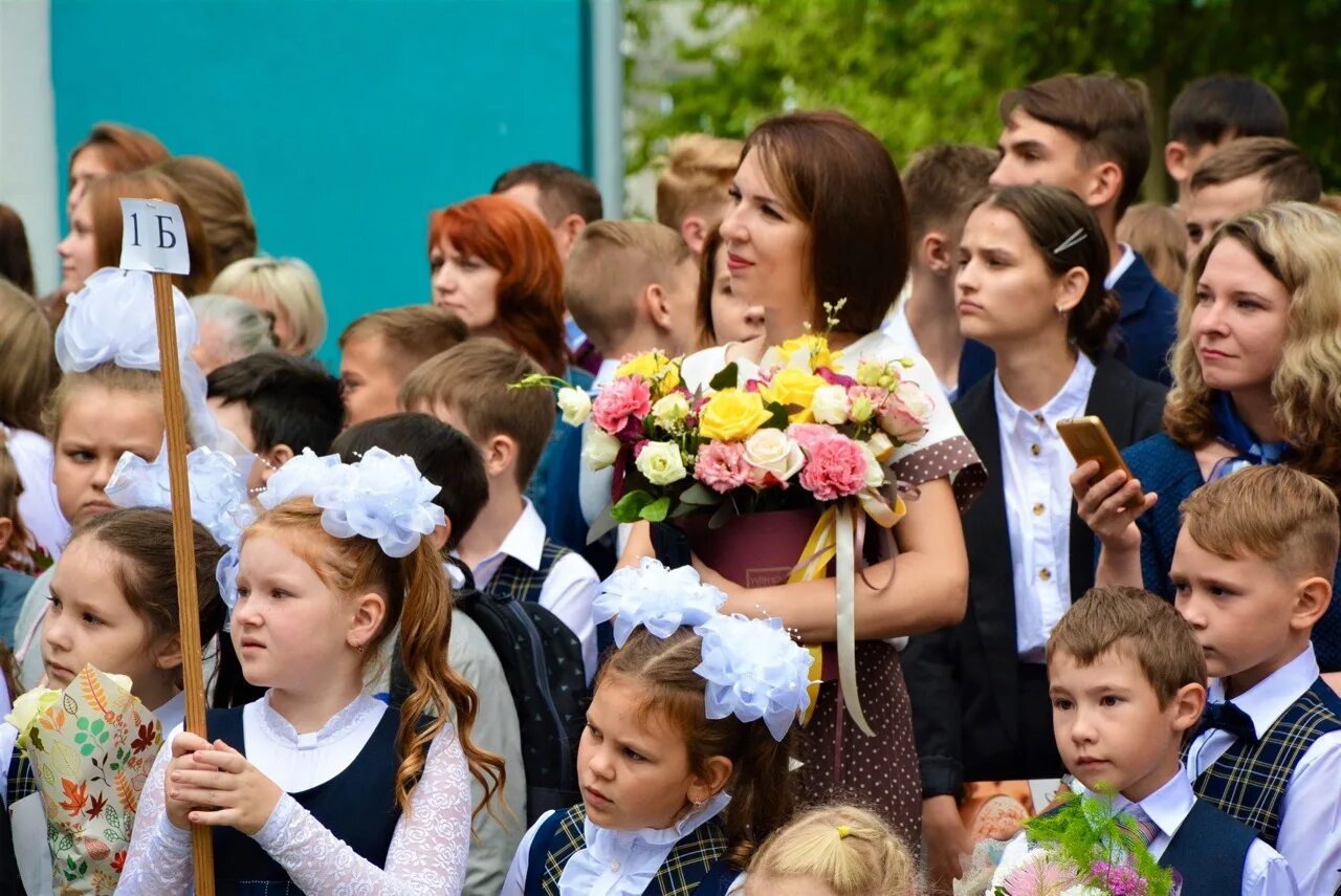 Г ачинск школы. 11 Школа Ачинск. Школа 8 Ачинск. Директор 8 школы Ачинск. Ачинск 5 школа 10.