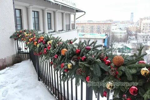 Как украсить балкон к новому году