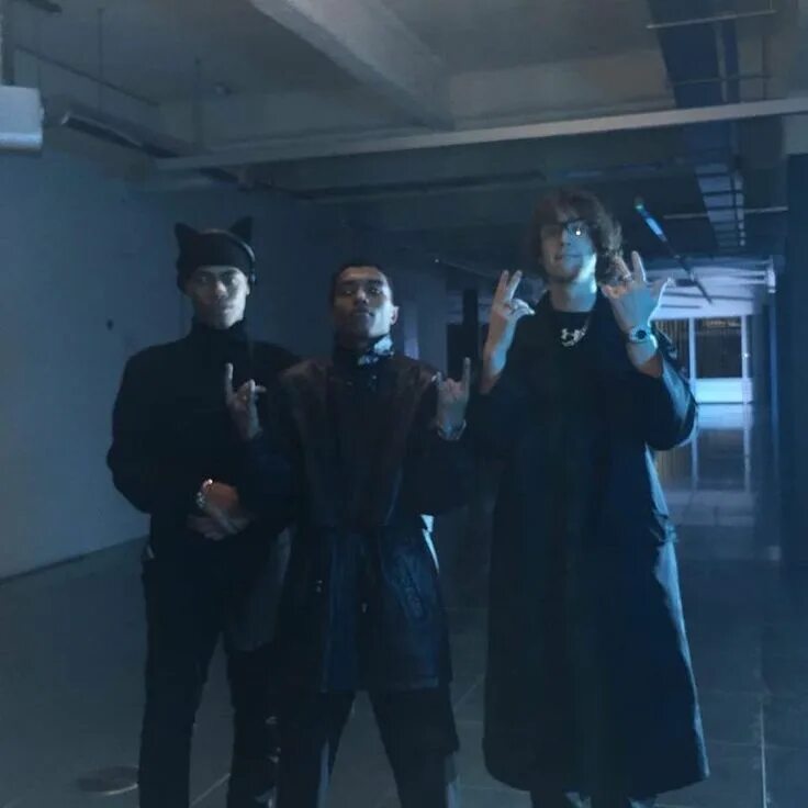 Bladee ecco2k thaiboy digital. Дрейн генг группа. bladee ecco2k. ecco2k и thaiboy. дрейн bladee.