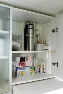 Закрыть трубы шкафом на кухне