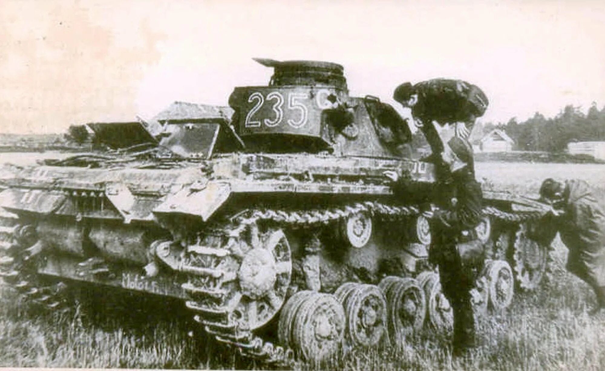 Танковая группа Гудериана 1941. Подбитые немецкие танки PZ.3. PZ III 1941. Танк Panzer 3 подбитый. Немецкая танковая группа