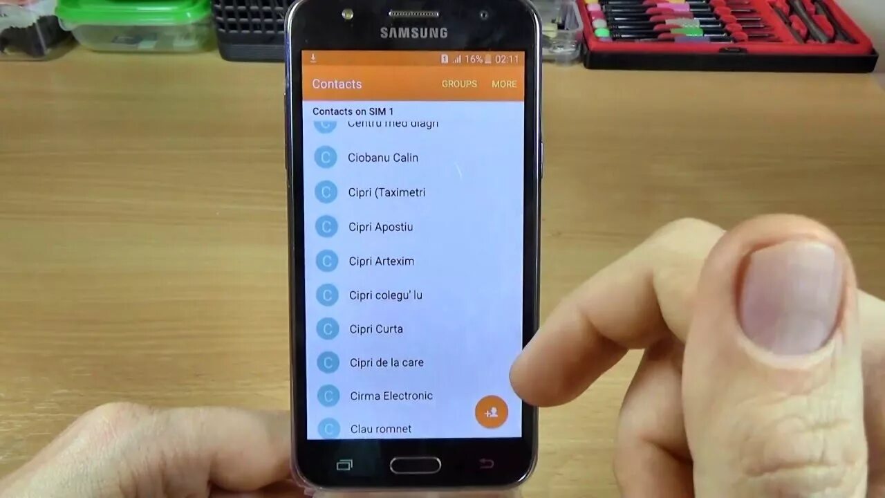 Как сохранить телефон на самсунг. Samsung телефон контакты. контакты в смартфоне. перенос номеров с одной сим на другую в самсунг s10. смартфон самсунг с открытым меню.