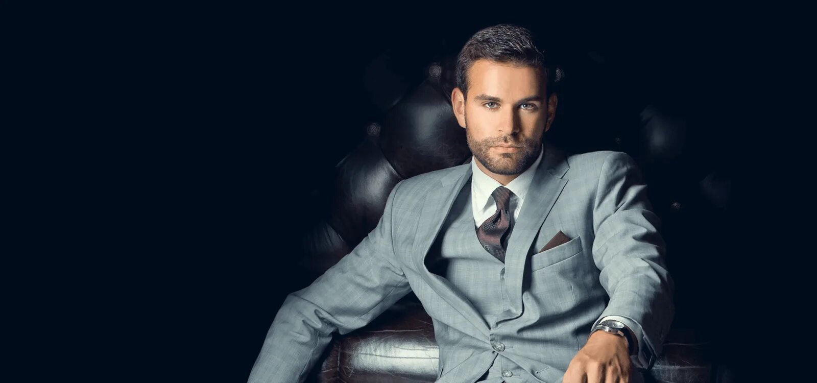 Мужчина в дорогом костюме. Респектабельный бизнесмен. Мужчина в кресле. Hugo boss 2021 men. Солидный мужчина в костюме.