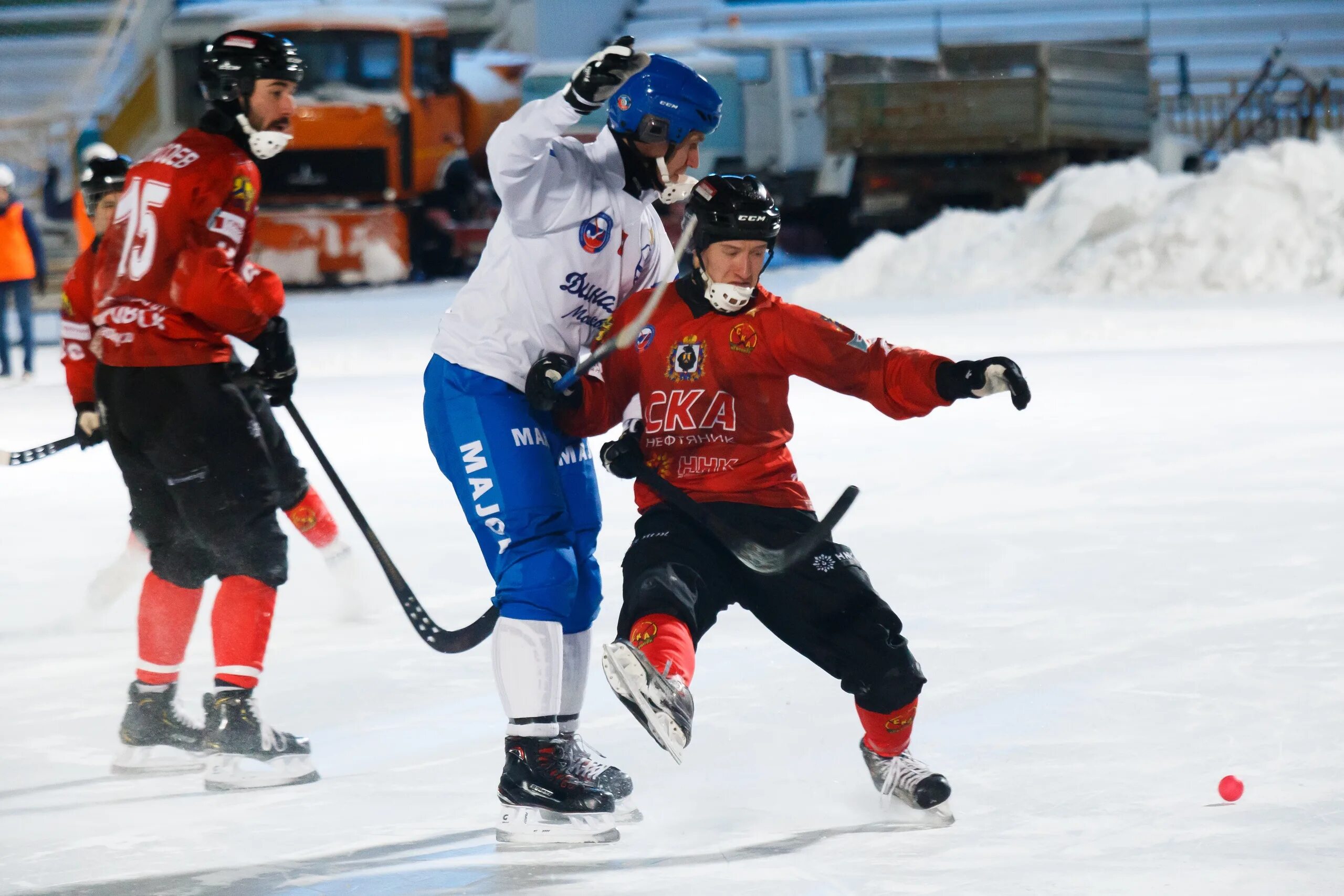 нефтяник динамо москва