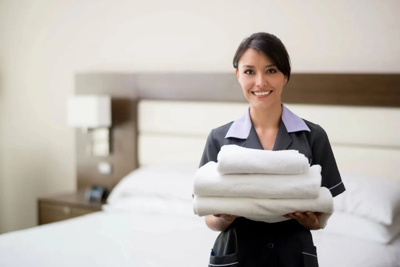 Maid job. Maid job. Горничная. Горничная в отеле в перчатках. Горничная в отель.