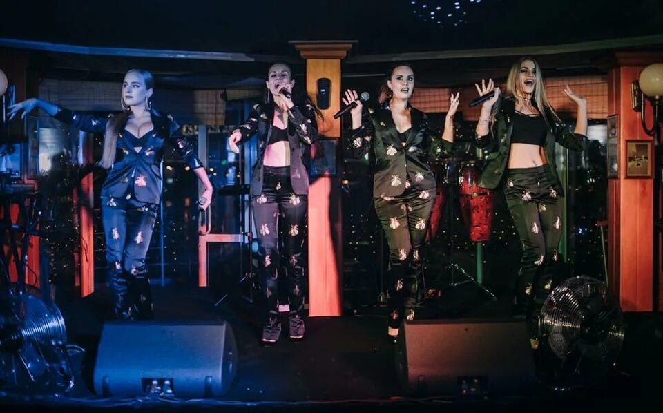 кто из певиц дает концерты в луганске и днепропетровске фото. группа блестящие. награды группы блестящие. группа блестящие 2002. блестяще выступил.