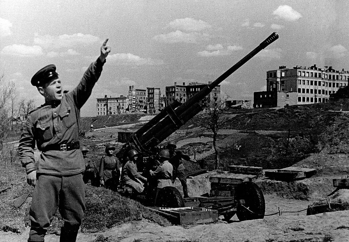 25 сентября 1943 года смоленск. Освобожден город смоленск. 15 сентября 1943 года. Курская дуга война 1943. Сталинградская битва зенитчицы.