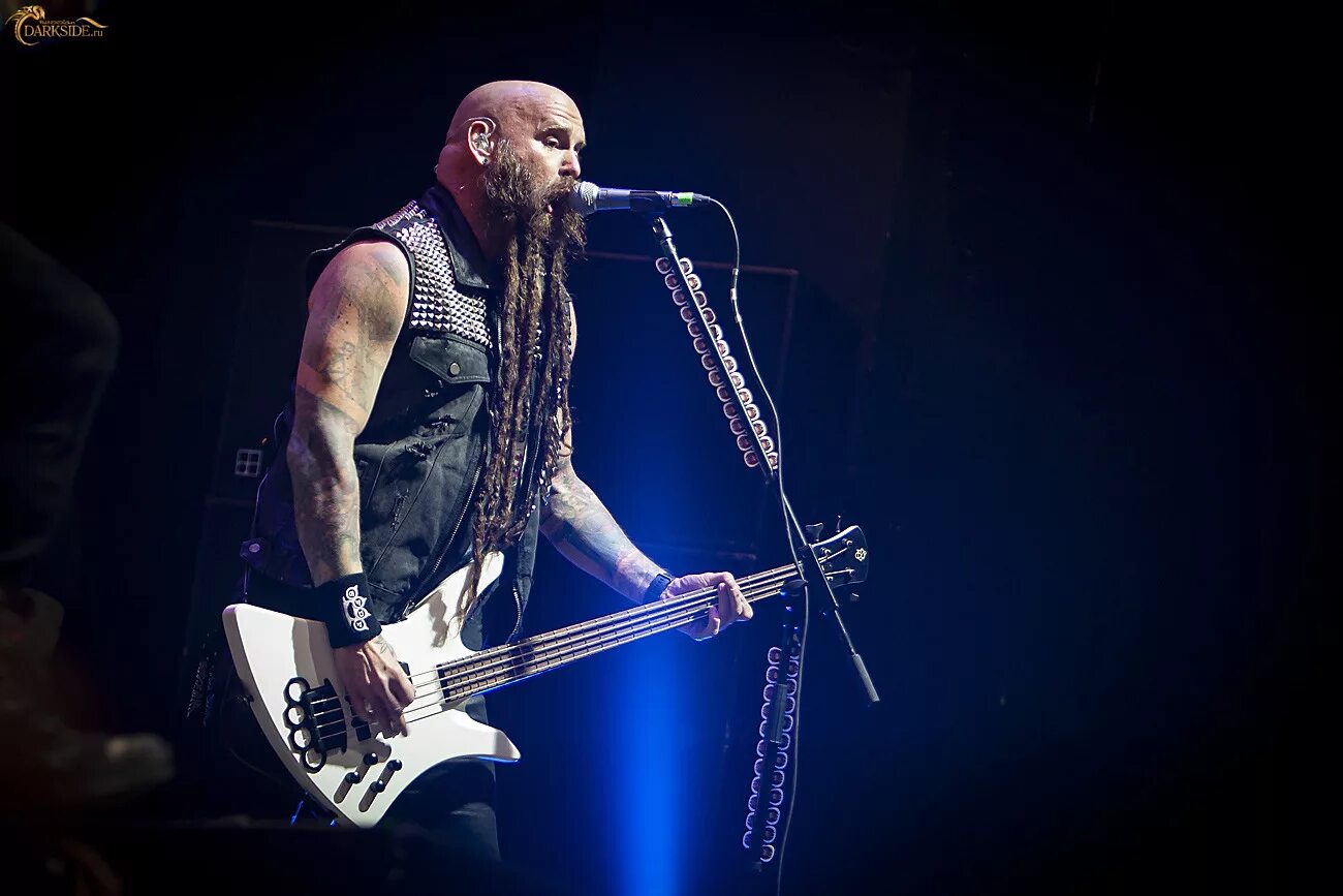 Файв фингер дес панч. Five finger death punch. Вокалист ффдп. Ffdp концерт. Five finger death punch live.