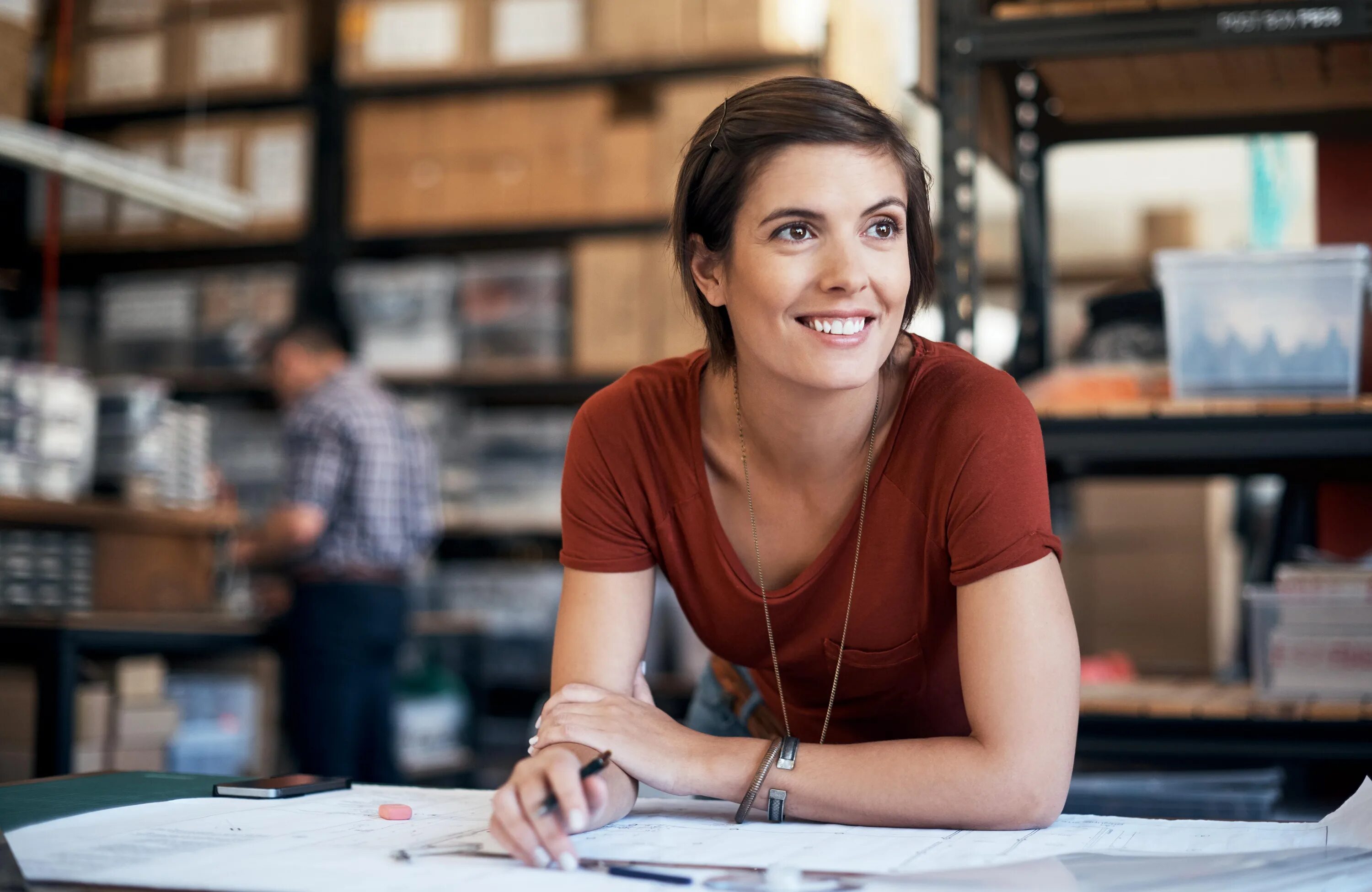 A working woman will. Работа в офисе. Девушка в офисе улыбается. A working woman will. A working woman will.