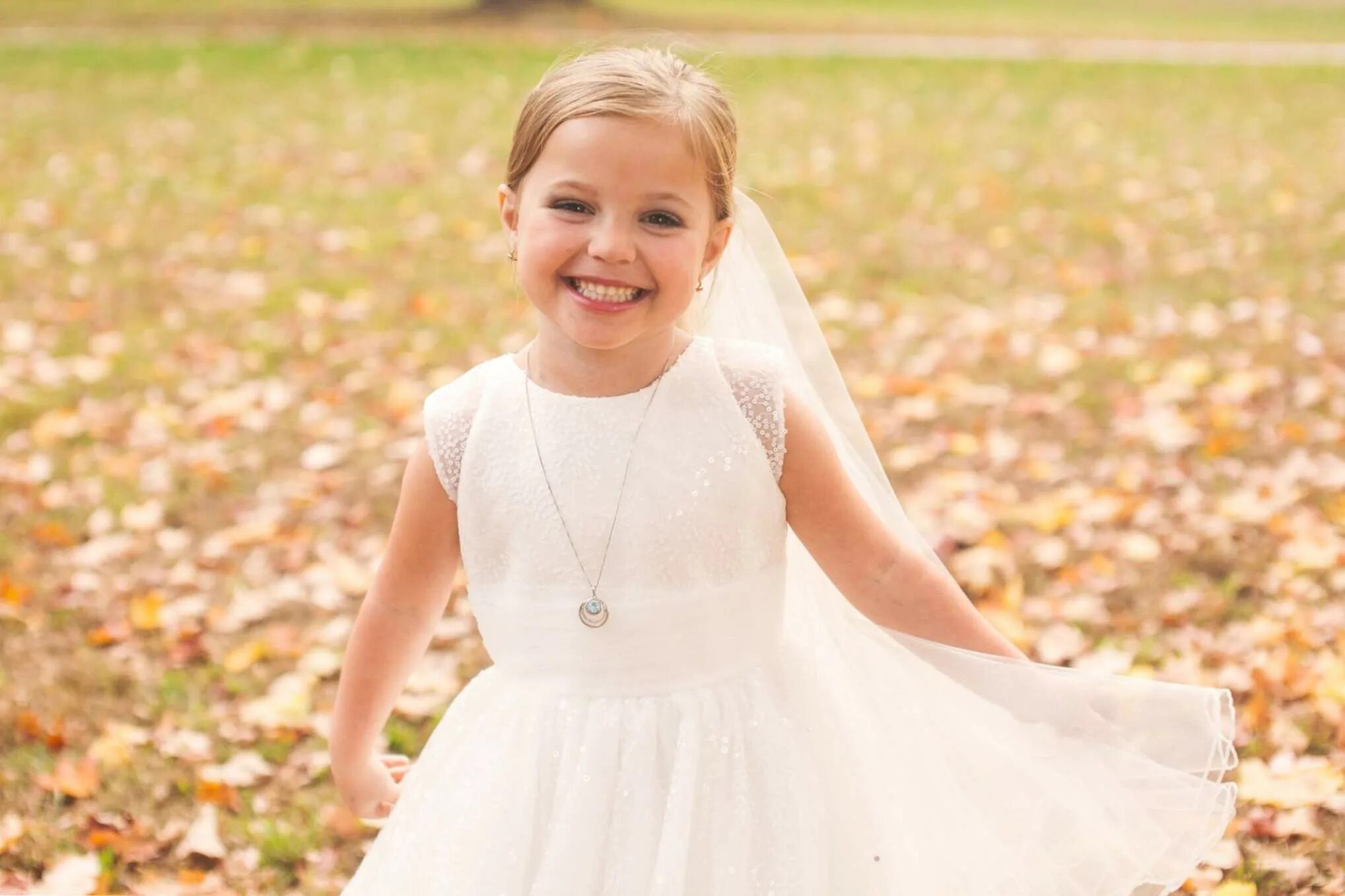 Year whites. Елена вихлянцева 2020. Пепельный цвет волос эстетика. Девушка с белыми волосами. Gap year статистика по странам.