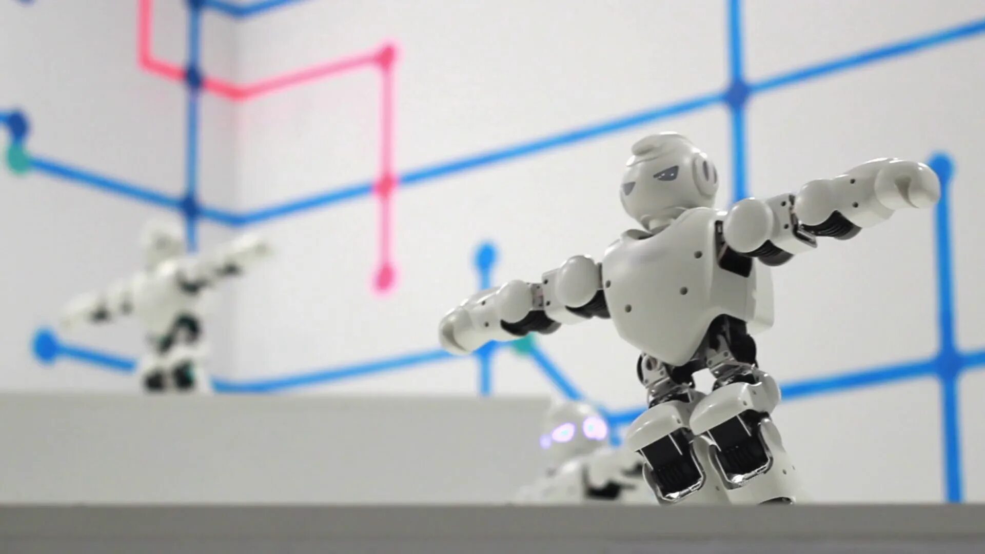 Танец роботов на играх будущего. Робот танцор. Робот танцует. Танцующие роботы. Танец робота.