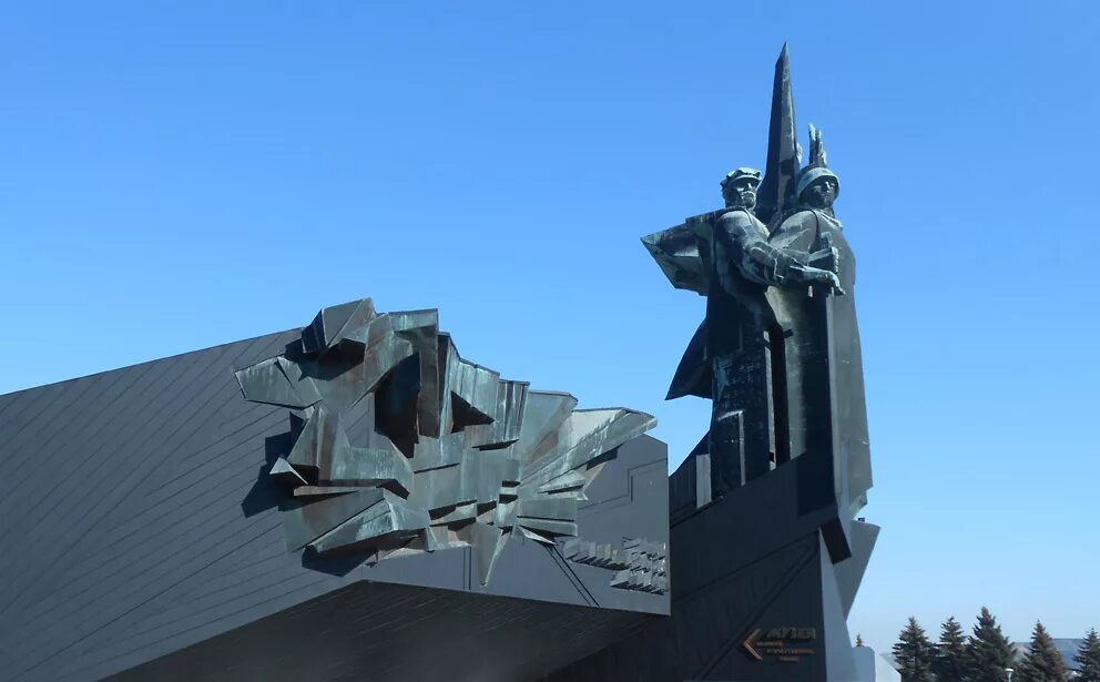 В каком городе находится освободителям. Монумент освободителям донбасса. памятник освободителям донбасса в донецке. твоим освободителям донбасс памятник. твоим освободителям, донбасс.