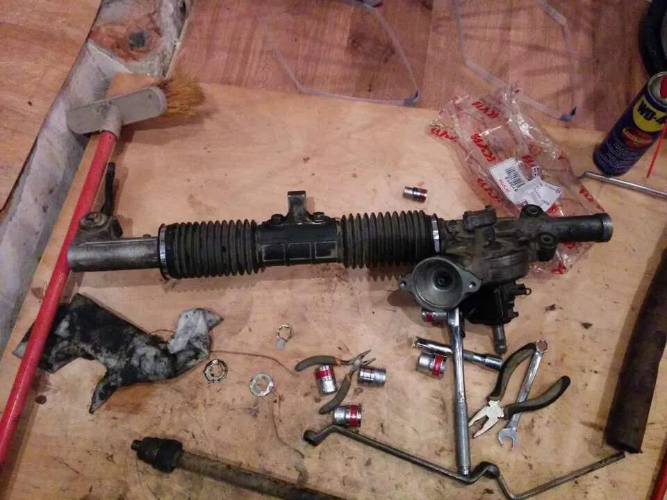 Замена рулевой рейки хонда цивик. Разъем рулевой рейки. Цивик type r fn2 рейка рулевая. Хонда срв 2 как отрегулировать рулевую рейку не снимая. Рулевая рейка honda civic 4d.
