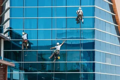 Cleaning glass facades in Riyadh