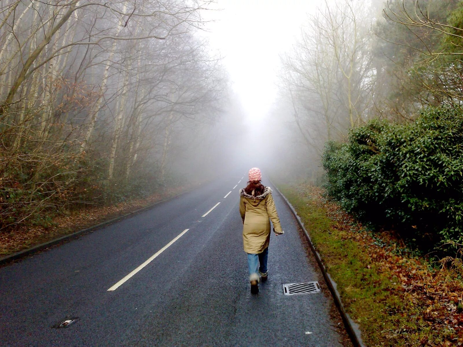 Счастливый пешеход. Walk Road. Walk straight. People Walking on the Road. Girl walking on