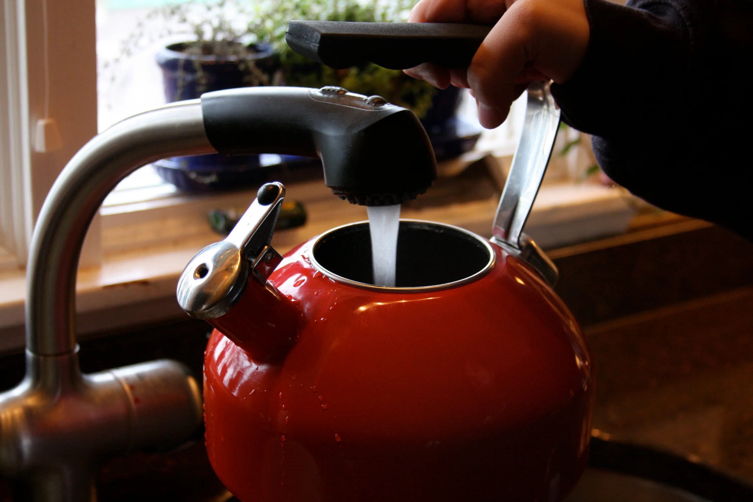 Смеситель чайник. Кран для чайника. Kettle fill Water. Fill the kettle with Cold. Pot calling the kettle