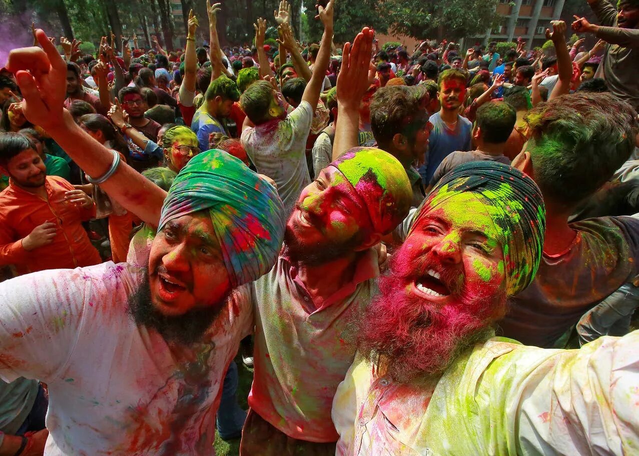 Фестиваль холе. Праздник красок Холи в Индии. Праздник весны Холи Holi Индия. Холли праздник красок в Индии. Холи — Индуистский фестиваль весны.