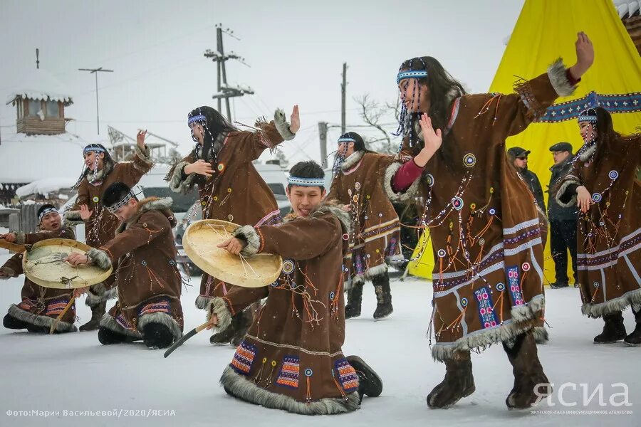 Народы Арктики. Танцы народов севера. Якуты народы Арктики. Игры северных народов. Который час в якутске