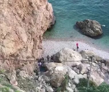 Камень упавший со скалы