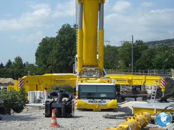 Liebherr lr 13000 крюковой блок. Самый большой гусеничный кран либхер. Liebherr ltm 11200−9. Сам большой кран. Кран ltm 11200-9.