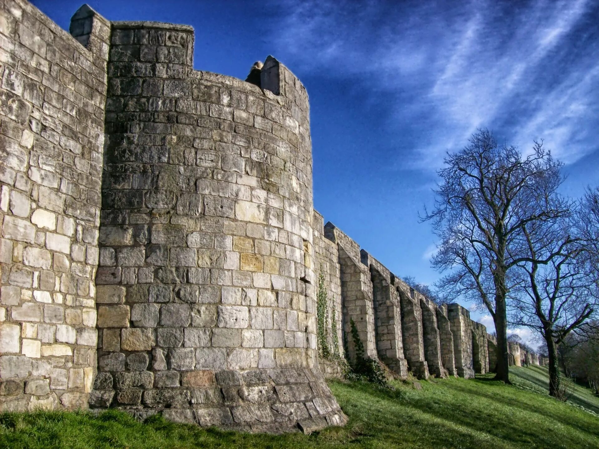 Город с которым связано оборонительное. Stone Castle (каменный замок). Стены Херсонеса. Stone Castle (каменный замок) профнастил. York Castle Великобритания.