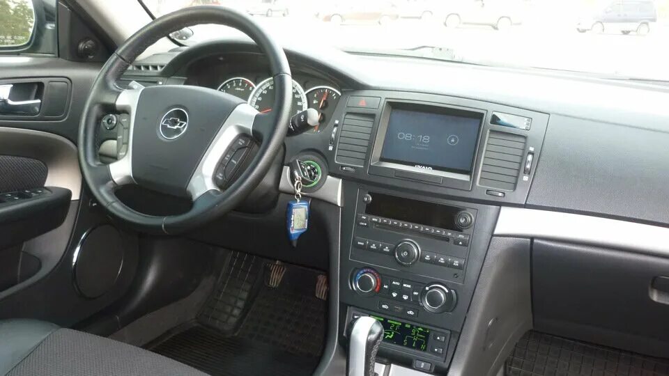 Эпика не работает. Шевроле эпика оптитрон. Chevrolet epica 2010 салон. Эпика не работает. Предохранитель освещения бардачка лачетти седан.