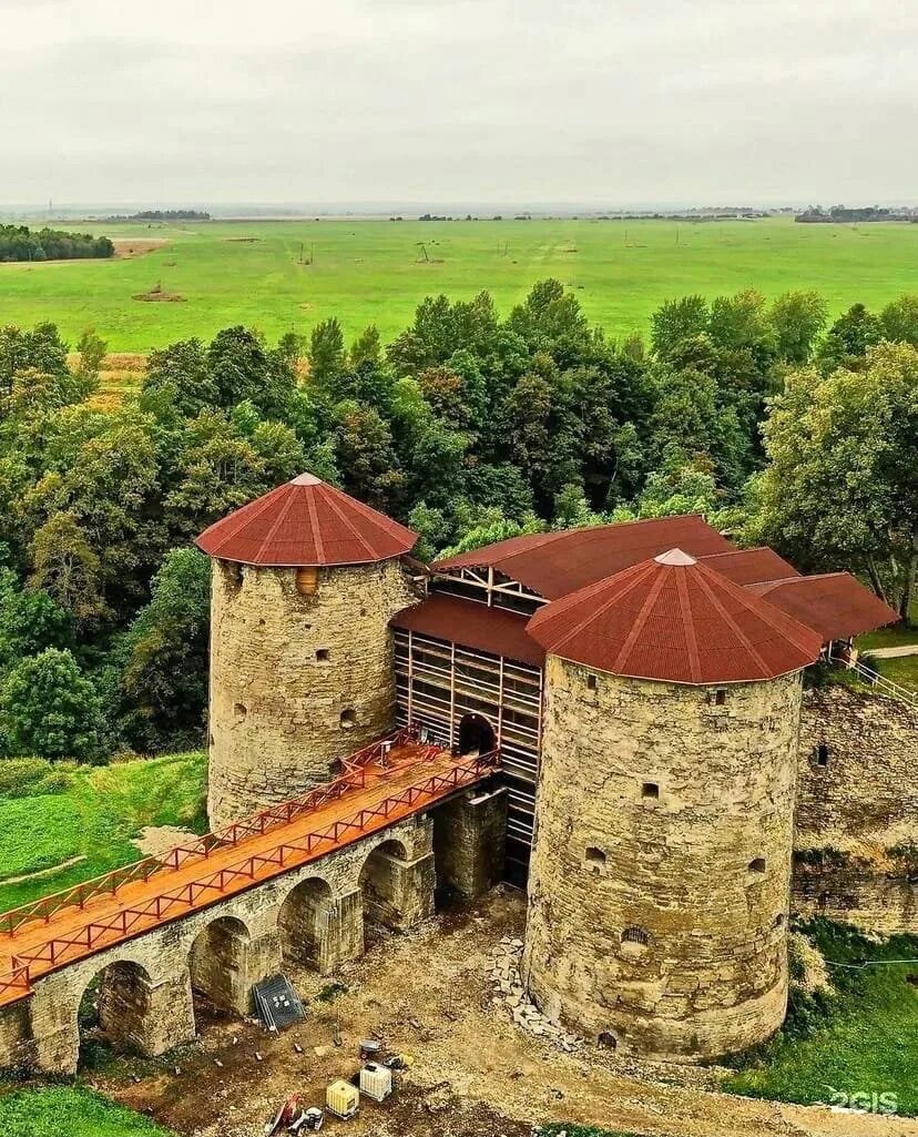 Копорье село ленинградская область. Копорская крепость ленинградская область. крепость копорье ленинградская. башни копорье крепость.
