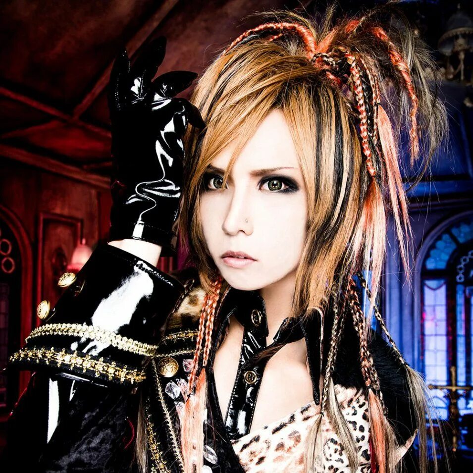 Visual kei style. Японский стиль вижуал кей. японские вижуал кей группы. вижуал кей субкультура. jrock visual kei.