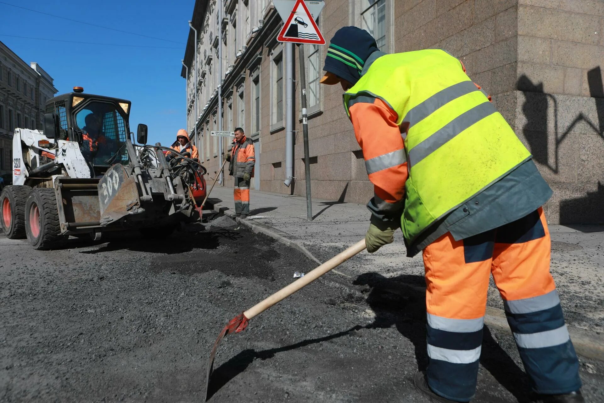Памятник ленину в херсоне. Горностаевка херсонская. Херсонская область наука. Херсонская область наука. Херсонская область наука.