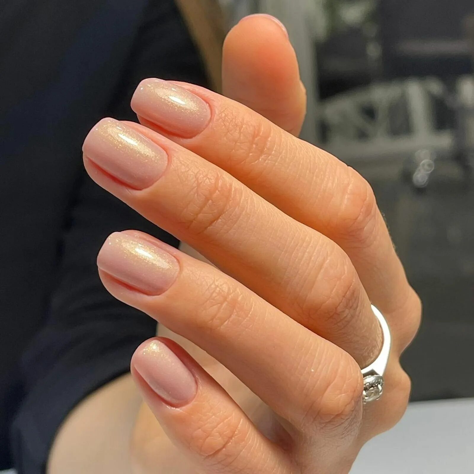 Ногти круглые. Ногти нарастить бежевые. Наращивание ногтей. Короткие отрощенные ногти. Наращивание без дизайна.