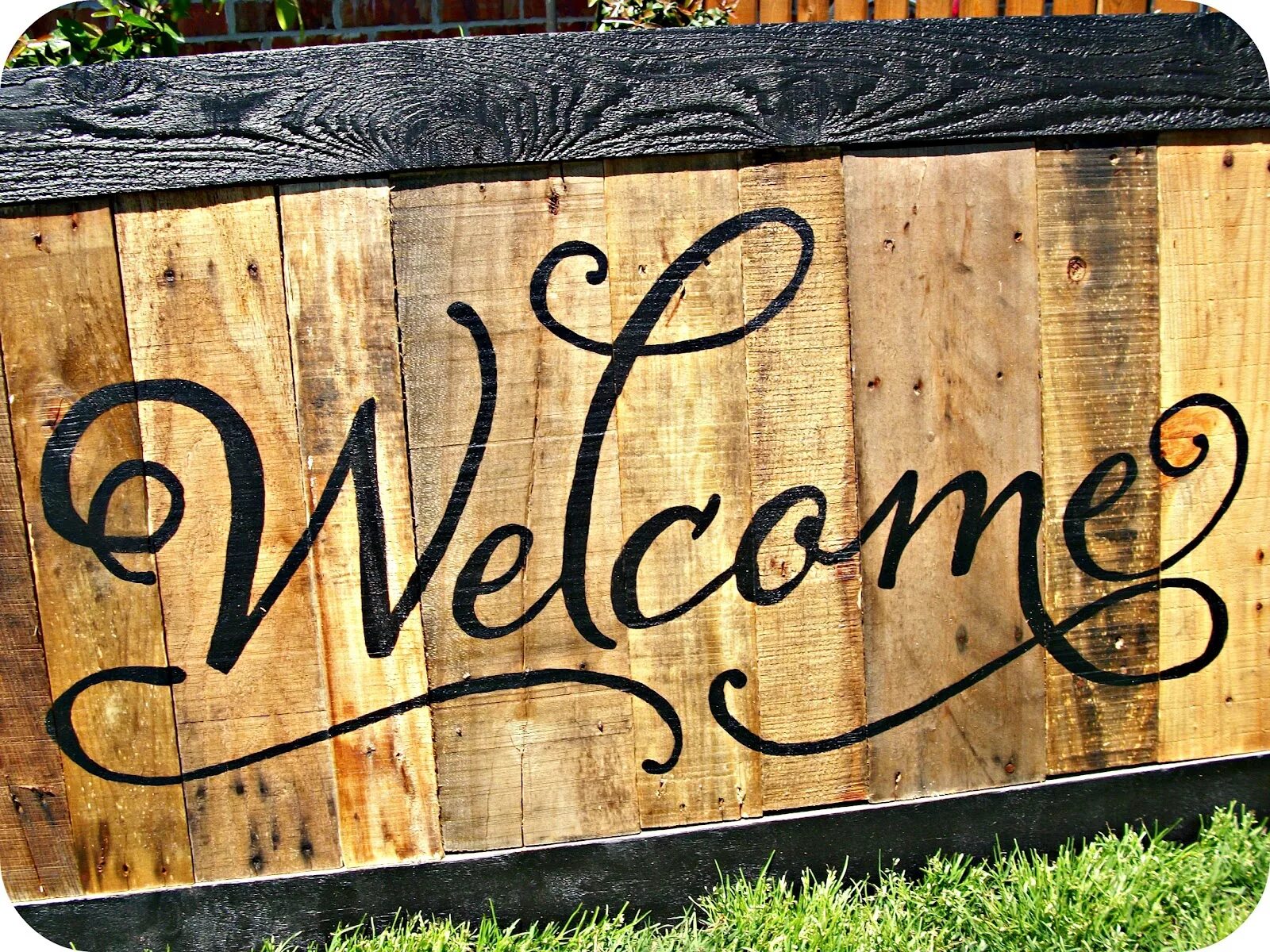 Possible welcome. Надпись welcome. красивая надпись welcome. надпись на деревянной доске. картина welcome.